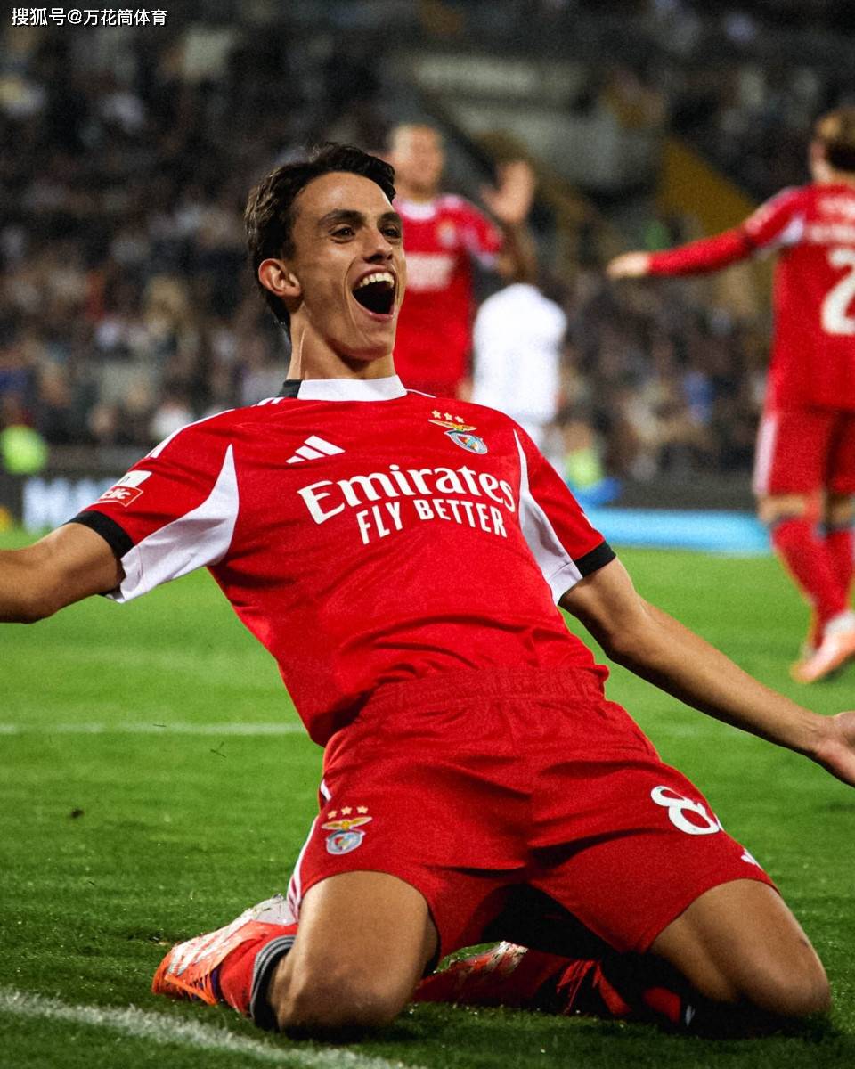 英雄联盟游戏官网-关于阿贾克斯训练开放日；赛前手感冰凉引欢呼；葡超在即；身体对抗强度拉满的信息