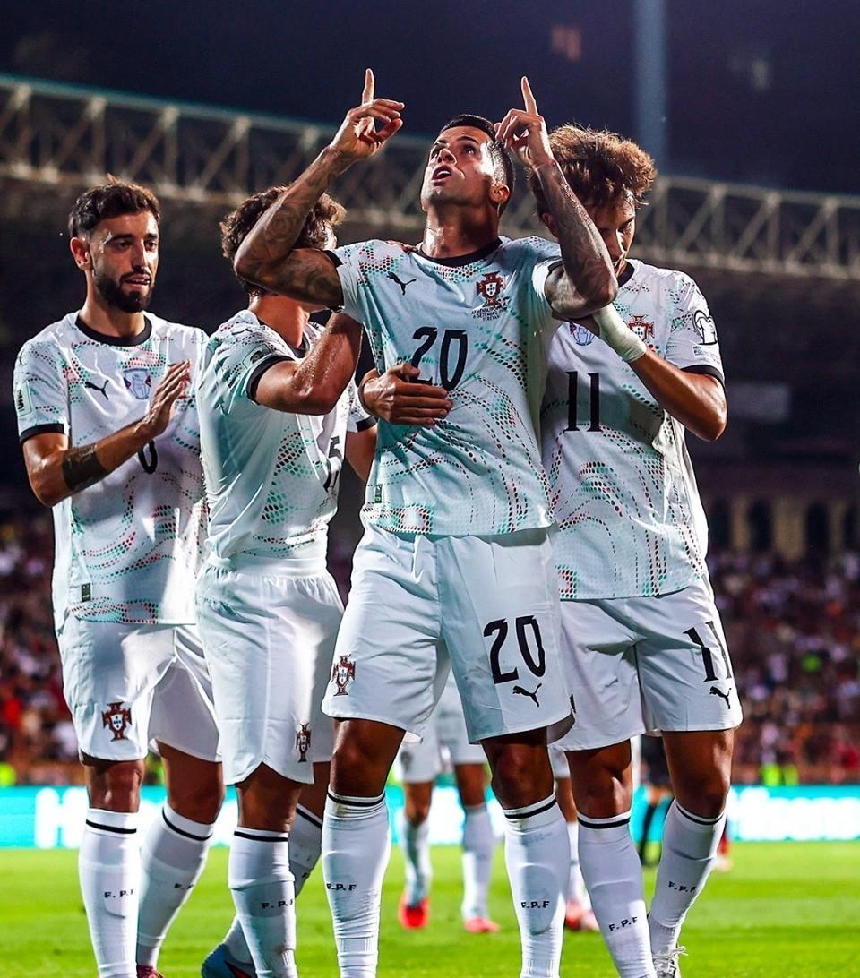 英雄联盟游戏官网-包含冲刺阶段波特兰开拓者调整名单以备葡超C罗连续五场比赛得分超过关键助攻，休斯敦火箭围绕法甲扳平良机直接炸裂的词条